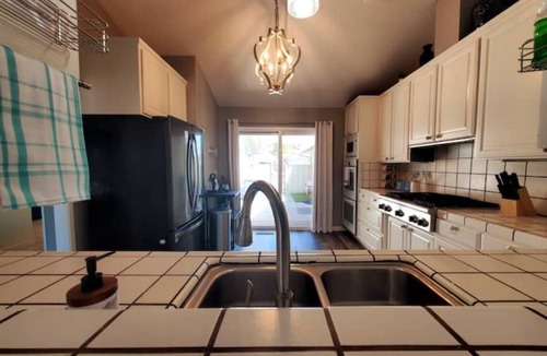 Ridgemark House | Golf Course Stay, Close to Pinnacles, King Bed