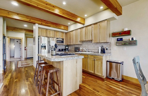 McCall Condo | Golf Course Townhome Peloton & EV Charger