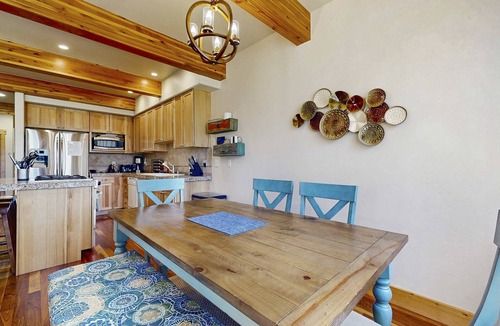 McCall Condo | Golf Course Townhome Peloton & EV Charger