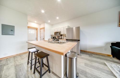Erie House | Golf Course View: Centrally Located Condo in Erie