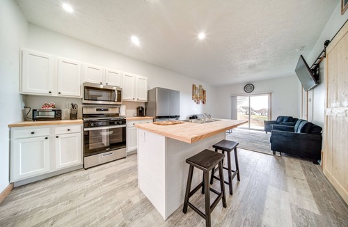 Erie Condo | Golf Course View: Centrally Located Condo in Erie