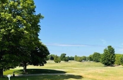 Baileys Harbor Condo | Golf course views - Max Villa