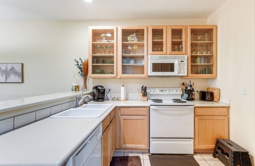 Superstition Lakes Condo | Golf Course Views! Relaxing & Convenient Mesa Unit