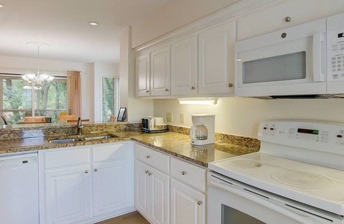 Isle of Palms Villa | Golf course villa with pool & tennis access - walk to the ocean beach!