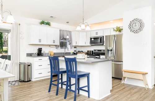 Bracey House | Golf, Covered porch, Quiet Neighborhood, Fireplace, Firepit, Game room