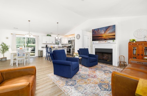 Bracey House | Golf, Covered porch, Quiet Neighborhood, Fireplace, Firepit, Game room