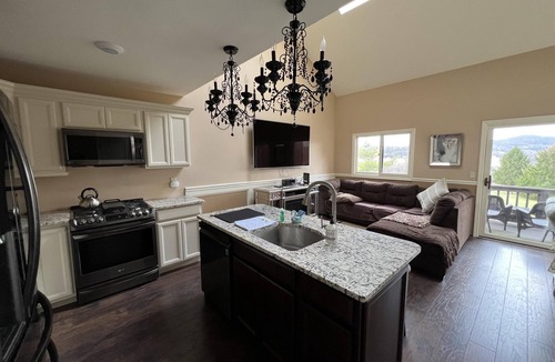 Vernon Condo | Golf Front | Mountain Views | Updated | Modern