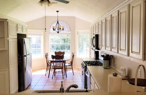 Carter's Grove House | Golf, Kyle Field, Sorority Row, Restrnts/Retail; 1.5 mile to campus; GUEST FAV