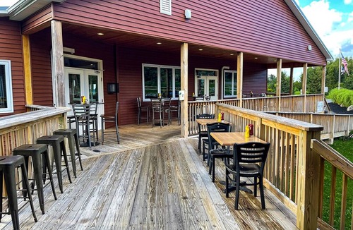 Tully Cabin | Golf, Outdoor Bar, Restaurant - The Timber Cabin