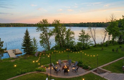 Crosslake House | Golf Sim, Sauna, Lakefront Hot Tub & Stargazing