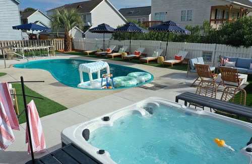 Crescent Beach House | Golf Sim, Theater, Games, Walk to Beach, Sleeps 28
