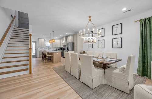 Lexington House | Golf Simulator | Hot Tub | Downtown | Game Room |