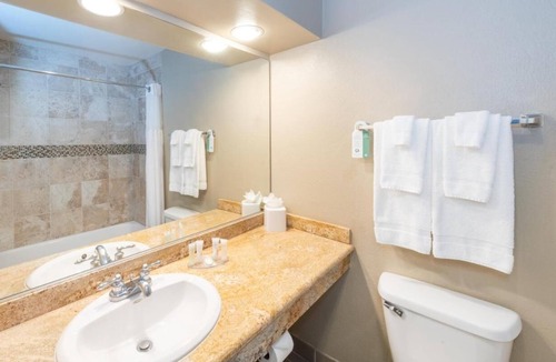 Rancho Santa Fe Hotel | Golf View King with Pool, Near Beaches, Hiking Trails & Rancho Santa Fe Village