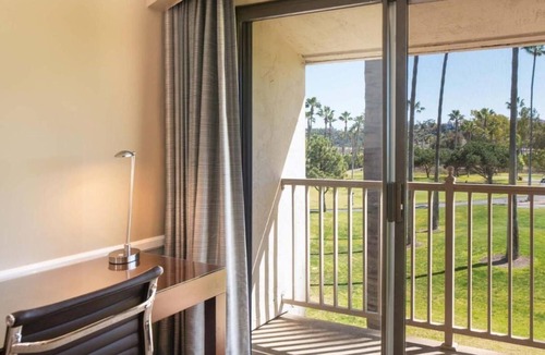 Rancho Santa Fe Hotel | Golf View King Room with Two Pools & Hot Tub