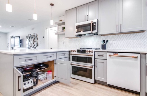 Wesley Chapel Condo | Golf View |Pools |Hot Tub |Gym |Designer Kitchen & Private Patio