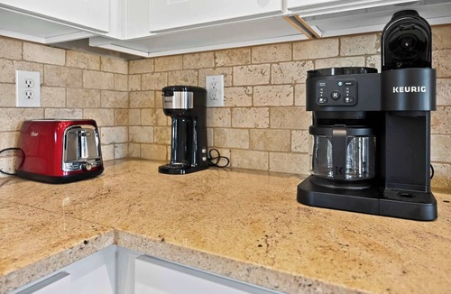 Horseshoe Bay West House | Golf Views, Hot Tub & Family Fun