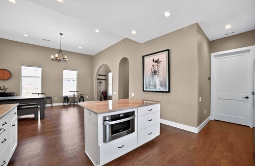 Horseshoe Bay West House | Golf Views, Hot Tub & Family Fun