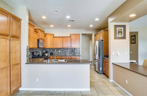 Sunrise Manor House | Golf, Work & Explore: Las Vegas Gem w/Pool Access