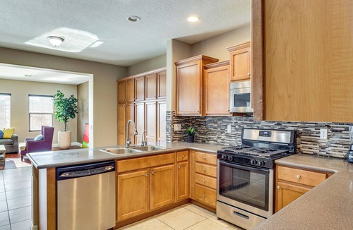Sunrise Manor House | Golf, Work & Explore: Las Vegas Gem w/Pool Access