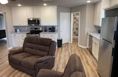 Bowie House | GOLFERS⛳️GETAWAY! 2/2 home on Twisted Oaks golf course, within minutes of lake