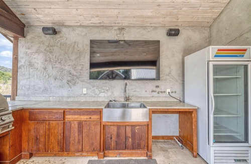 Sabinal House | Golfers paradise minutes away from the Frio River!