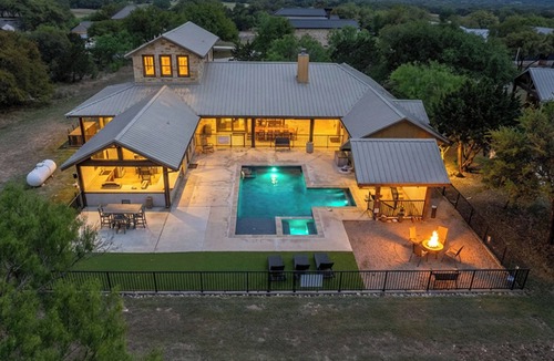 Sabinal House | Golfers paradise minutes away from the Frio River!