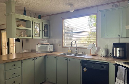 Jacarandas House | Golfing, swimming and a friendly secure community (55+)
