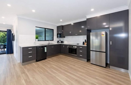 Rosslea Apartment | Golfside Haven 2 Bedroom Duplex with Golf Course