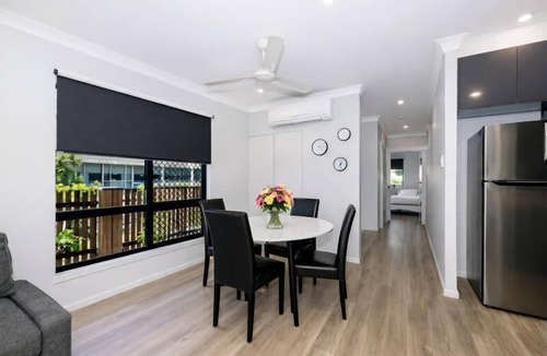 Rosslea Apartment | Golfside Haven | 2BR Rosslea Duplex | Sleeps 4 | Golf Views & Parking