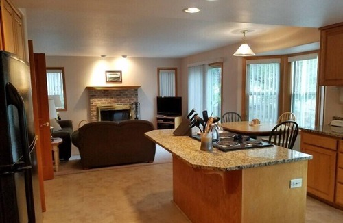 Overlook Park House | Golfside Retreat with Hot Tub, BBQ & Spacious Deck