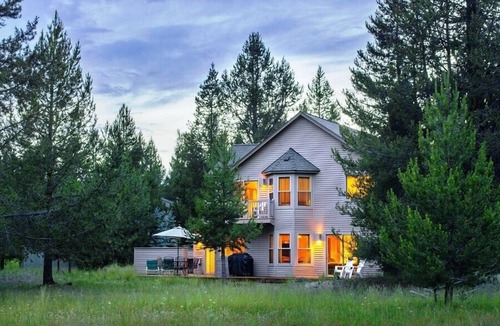 Overlook Park House | Golfside Retreat with Hot Tub, BBQ & Spacious Deck