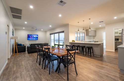 Gol Gol House | Golly Getaway