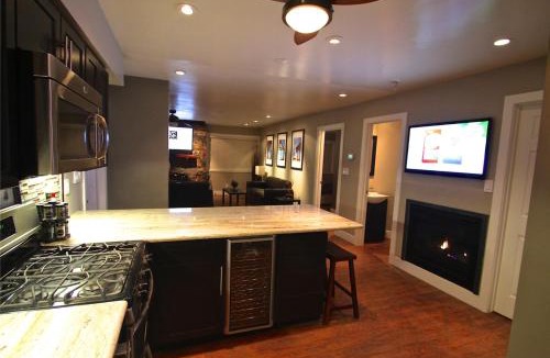 Lakeside Park Cabin | Gondola Lodge with 5-dollar Beach Voucher