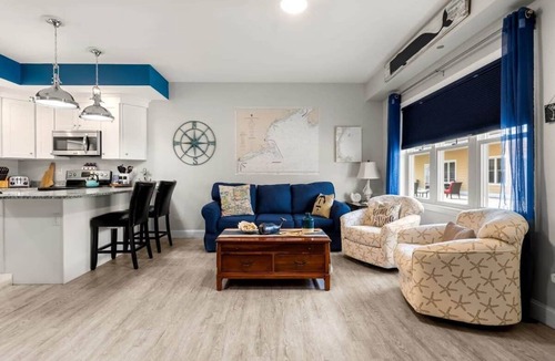 Hampton Condo | Gone Coastal | Walk to Beach | Garage | A/C