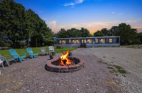Kingston Apartment | Gone Fishin' - 1 Bedroom Hotel Room by The Lodges at Fossil Creek