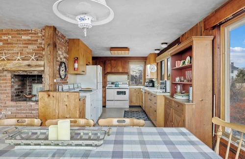 Kennebunk House | Gooch’s Only Beachside Cottage