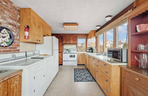 Kennebunk House | Gooch’s Only Beachside Cottage