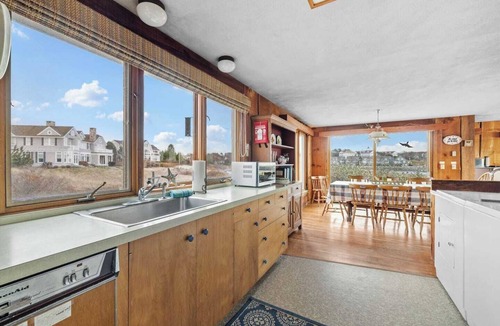 Kennebunk House | Gooch’s Only Beachside Cottage