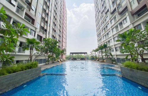 Duren Sawit Apartment | Good and Homey Studio at Gateway Park LRT City Jatibening Apartment By Travelio