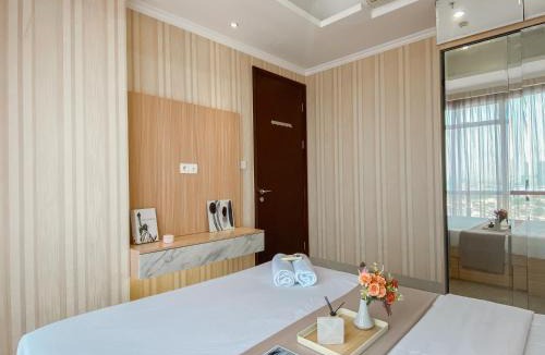 Cikini Apartment | Good and Relaxing 2BR at Menteng Park Apartment By Travelio