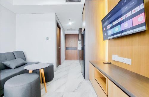 Pinang Apartment | Good and Restful 1BR at The Smith Alam Sutera Apartment By Travelio