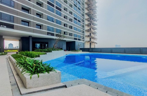 Pinang Apartment | Good And Warm 2Br At Collins Boulevard Apartment