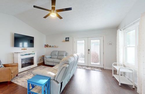 Holiday Beach House | Good Day Sunshine