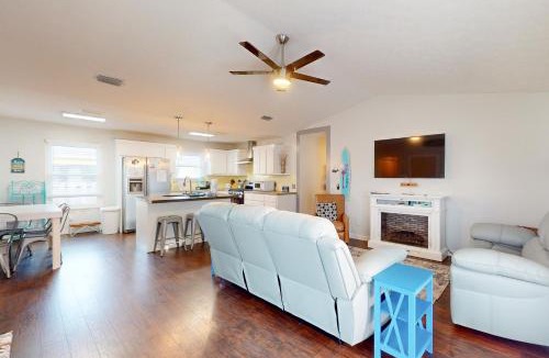 Holiday Beach House | Good Day Sunshine