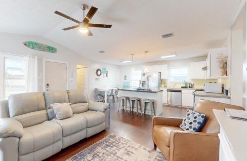 Holiday Beach House | Good Day Sunshine