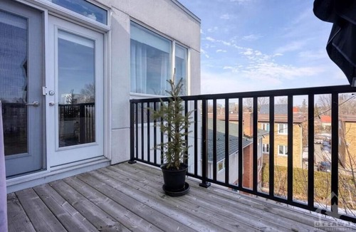 Ottawa Division Apartment | Good location in Ottawa. Parking available. We speak your language. Transfer