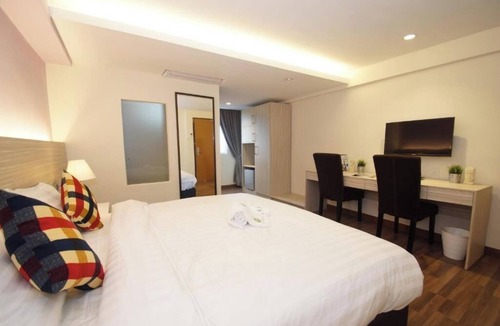 Kampung Rambutan Hotel | Good Luck Inn