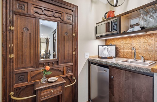 Whitefish Bed & Breakfast | Good Medicine Lodge Bed & Breakfast