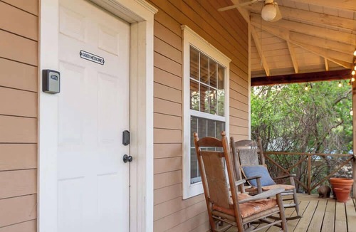 Medicine Park Apartment | Good Medicine - Stardust Inn - Triple Z