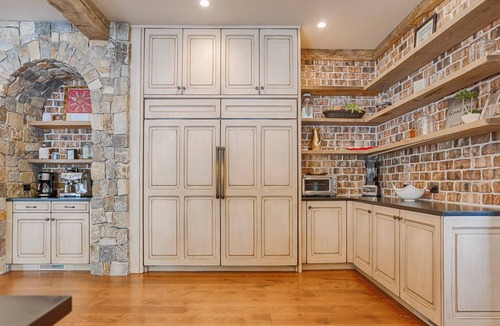 Penn Yan House | Good Times: Exquisite Lakefront Estate!